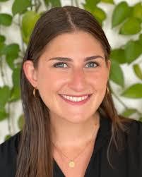 Ali Ross's Instagram, Twitter & Facebook