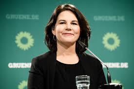 Kurz darauf löschten die grünen diese ungeheuren. Annalena Baerbock Geboren Ehepartner Kinder Alter Familie Eltern Und Biografie Virale Medien Funazzy