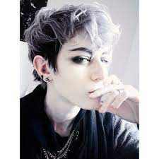 Androgynous Haircuts Google Search Coupe De Cheveux Coiffure Emo Cheveux