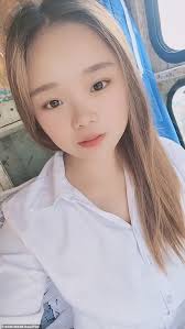 According to the sun, she fell 160 feet to her death while streaming a video. Hfqet Qxau9vmm