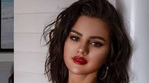 The series, a biopic series produced by members of selena's family, interest in how the late singer lived and died has spiked once more. Sering Tampil Seksi Selena Gomez Mengaku Tertekan