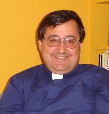 El viernes 18 de mayo recién pasado, Un Rosario por Chile fue recibido por Monseñor Jorge Patricio Vega, Obispo Prelado de Illapel, en dependencias de la ... - monseor-vega-3