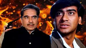 जब गुंडों ने अजय देवगन को बैठने से रोका, अजय ने होटल में ही सबके सामने  गुंडों को मारा!