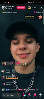 Marcos Villalobos Hablando Con Una Chica