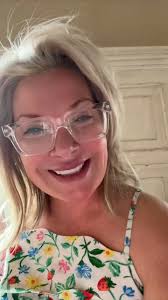 Supporting the masses! Have a great Thursday 💋