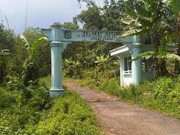Obyek wisata kebun teh majalengka cipasung terletak di desa cipasung kecamatan lemah sugih, sekitar 52 km atau 2 jam berkendara dari pusat kota majalengka ke sebelah selatan. Gerbang Masuk Objek Wisata Situ Cipanten Infomjlk