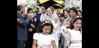 A atriz isabelle drummond está no meio de uma polêmica. Felizes Julia Isabelle Drummond E Edgard Fernando Belo Sorriem Muito Na Porta Da Igreja Apos Casarem Em Sete Vidas Purebreak