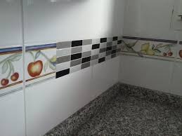 See more of confeciones de cortinas y cenefas on facebook. 10 Trucos Para Renovar Tu Cocina Sin Hacer Obras Azulejos Adhesivos Cocina Decoracion De Cocinas Sencillas Cenefa Para Cocina