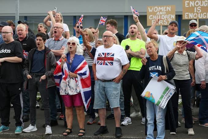 Protests and Counter Protests to Be Held Outside Asylum Hotels Across UK - Bloomberg