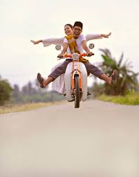 Ditonton banyak orang dan akhirnya viral, sikap herlin justru memicu pro kontra. Inspirasi Foto Prewedding Unik Abadikan Momen Romantis Bersama Pasangan Dans Media
