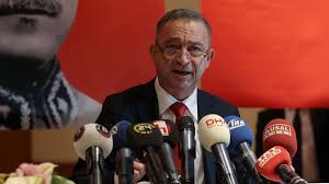 Fransa'da 10 ay kadar kalan ümit kocasakal 2001 yılında galatasaray üniversitesi'nde hukuk fakültesi kurul üyeliği görevinde bulundu. Umit Kocasakal Chp Genel Baskanligi Na Adayligini Acikladi Umit Kocasakal Kimdir Ntv