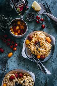 Spaghetti Mit Gin Tomatensauce Ein Tolles Rezept Wenn Gaste Kommen Tinastausendschon Rezept In 2020 Tomaten Sauce Lebensmittel Essen Tomatensauce