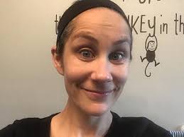 What are the benefits of using a microfibre cloth for makeup removal and  skincare?