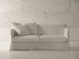 Con cuscini tono su tono o in contrasto a seconda dei gusti. Divano Letto Sfoderabile A 3 Posti Ghost 15 Gervasoni Upholstered Furniture Sofas Sofa 3 Seater Sofa Bed