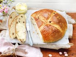 Osterbrot Backen Das Rezept Fur Den Klassiker In 2020 Osterbrot Rezept Rezepte Ostern Backen