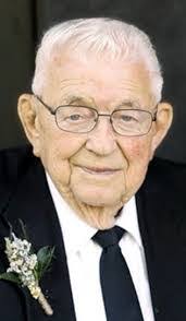 Linda Eslinger's Instagram, Twitter & Facebook