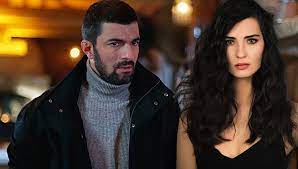 Diğer taraftan tuba büyüküstün'ün sefirin kızı dizisine katılacağı ile ilgili çeşitli söylentiler kulislerde dolaşmıştı. Engin Akyurek Ve Tuba Buyukustun Un Sefirin Kizi Ndan Ilk Goruntuleri 18 00 De Izleyiciyle Bulusacak Magazin Haberleri Ntv