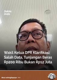 Wakil Ketua DPR RI, Adies Kadir, mengklarifikasi pernyataannya terkait  tunjangan beras dan bensin yang sempat viral. la menegaskan tidak ada  kenaikan gaji maupun tunjangan anggota DPR dalam beberapa tahun terakhir.  Adies mengakui