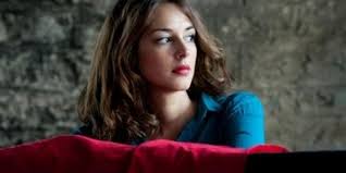 She is an actress, known for to mikro psari (2014), ballad for a pierced heart (2020) and pethainontas stin athina (2006). Biky Papadopoyloy H Sygklonistikh Ellhnida H8opoios Poy Paizei Thn Afrodith Me Th Goyna Eikones Politismos Iefimerida Gr