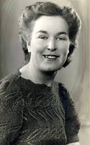 Stephanie Rowden's Instagram, Twitter & Facebook