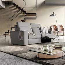 Con una vasta gamma di produzione di divani e poltrone in pelle e tessuto, italart sofas, pone l'accento sulla sartorialità e sul design made in italy. Poltronesofa In Tessuto