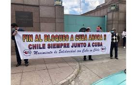 Protesta en la embajada de cuba. Exigen En Chile Fin Del Bloqueo De Ee Uu A Cuba Prensa Latina
