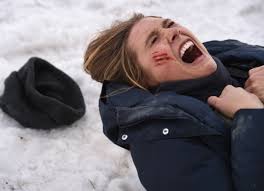 En las cercanías de la reserva india wind river, vive el cazador cory lambert (jeremy renner), empleado por el estado para hacer labores de caza y pesca. Pelicula Muerte Misteriosa Enfilme Com