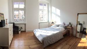 Gemutliches Grosses Schlafzimmer In Heller Berliner Altbauwohnung Berlin Altbau Schlafzimmer Altbau Schlafzimmer Wohnung Grosses Schlafzimmer