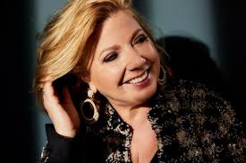 Loretta maxine schrijver (born 16 may 1956 in new york city) is a dutch television host. Loretta Schrijver Wat Meer Zelfspot Zou Geen Kwaad Kunnen Nouveau