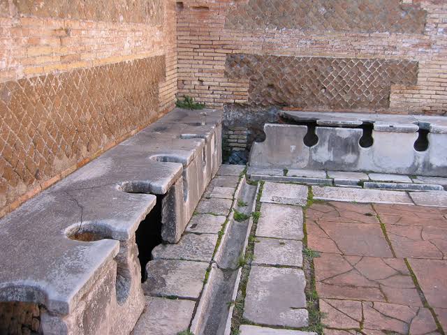 Roman Legion Latrine [576 x 489] : r/ThingsCutInHalfPorn