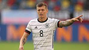 Deutsche fußballnationalmannschaft) adalah tim yang mewakili jerman dalam kejuaraan sepak bola internasional jerman memiliki catatan yang sangat mengesankan dalam setiap penyelenggaraan piala dunia. Jawaban Toni Kroos Saat Disebut Tak Pantas Lagi Jadi Starter Timnas Jerman