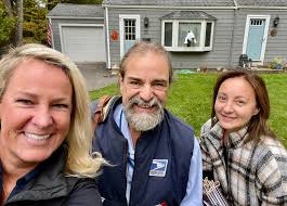 Do you know this mailman?! 👇📭✉️You're pretty lucky, he's the nicest guy!!  And we were in your neighborhood today!! With Heather Goetz Selectman  #simsbury #mailman #pickyourown #zinnias