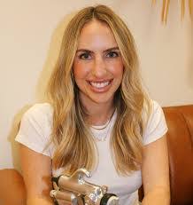 Jennifer Tiffin's Instagram, Twitter & Facebook