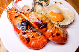 From lobsters, oysters, mussels to salmon and more, you would be spoilt for choice. Talaykrata Seafood Bbq Buffet Publika Live Tiger Prawns Malaysia Food Travel Blog