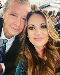 Anna Castleman's Instagram, Twitter & Facebook