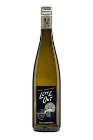 It can be used to make dry and sweet wines. Leitz Leitz Out Riesling Price Reviews Drizly