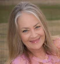 Julie Essig's Instagram, Twitter & Facebook