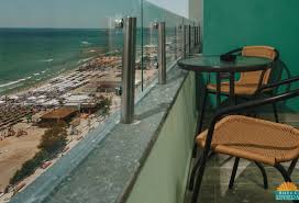 Hotel riviera, megalos'a birkaç dakika uzaklıktadır. Riviera Scos Din Nou La Vanzare Proprietarul Trage De Acelasi PreÅ£ De Un Deceniu 20 De Milioane De Euro