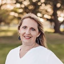 Meredith Ledet's Instagram, Twitter & Facebook