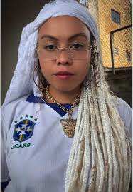 Quetzal Noah: Poesía y Controversias