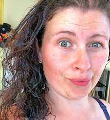 Coconut oil possesses a specific chemical structure which helps it to penetrate deep within the inner core of your hair to treat dry hair. Is It Better To Apply Coconut Oil To Damp Hair Or Dry Hair