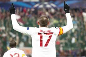 Burak yılmaz, sosyal medya hesabı üzerinden yaptığı paylaşım ile beşiktaş'a transfer olduğunu açıkladı ve siyah beyazlı forma için terinin son damlasına kadar mücadele edeceğini belirtti. Abschied Von Besiktas Burak Yilmaz Auf Dem Weg Nach Italien