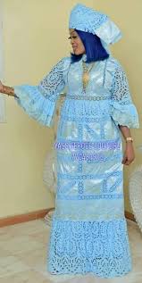 Cette application vous offre une sélection de modèle de bazin qui valorise la femme africaine. Model Brode African Fashion African Attire African Clothing Styles