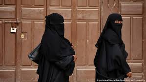 An abaya can be described as a long robe or cloak, usually black in color. Saudi Arabia Prince Says Women Should Decide Whether To Wear Robes Face Veils News Dw 19 03 2018