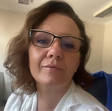 Happy BIODRA 😃🫶🏻🔰 Od razu zapisz ćwiczenia, żeby móc do nich wracać👀 I  obserwuj profil, żeby pozostać aktywną na co dzień 🧘🏼‍♀️👯‍♀️6 ćwiczeń,  które zmobilizują biodra, wzmocnią i rozciągną mięśnie, dzięki czemu