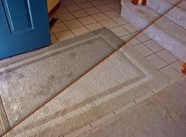 Bu videoda halı üzerindeki lekelerde sirke ve karbonat karışımı daha etkili yoksa bulaşık makinesi. Haliyi Temizlemek Icin Hangi Detaylara Dikkat Etmek Gerekir