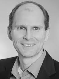 Erfolgs- und Effizienzfaktoren bei Zentralisierungen in IT- und  Finanzbereichen