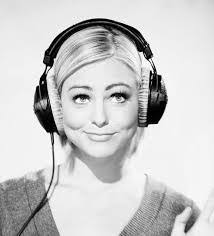 Amy Dear's Instagram, Twitter & Facebook