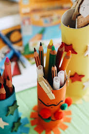 Diy Stiftehalter Aus Klopapierrollen Basteln Upcycling Mit Kindern Klopapierrollen Basteln Basteln Bastelprojekte