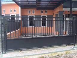 Selain terlihat edgy, desain ini memberikan kesan ruang yang lebih luas. Pin Di Pagar Rumah